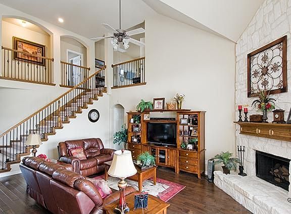 4th image of 313 Equine Ln