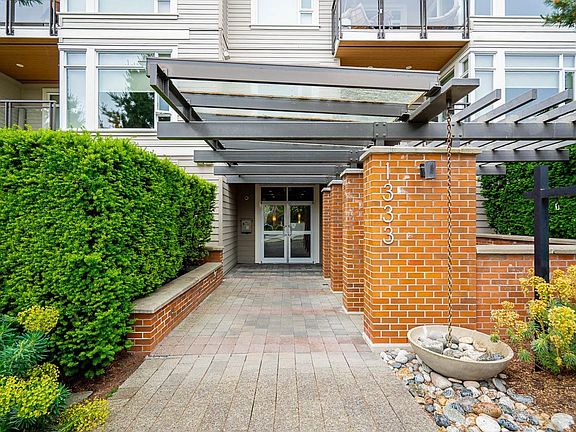 4th image of 1333 Winter St Penthouse 9