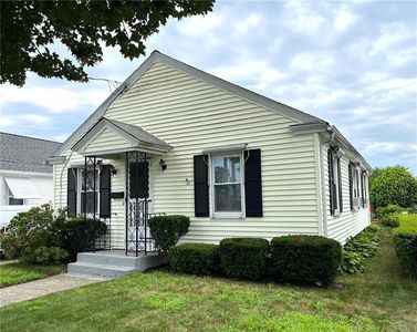 33 Peerless St, Cranston, RI, 02910