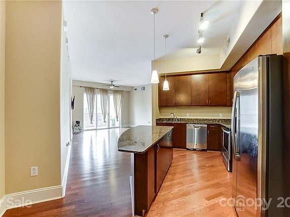 4th image of 4620 Piedmont Row Dr Unit 604