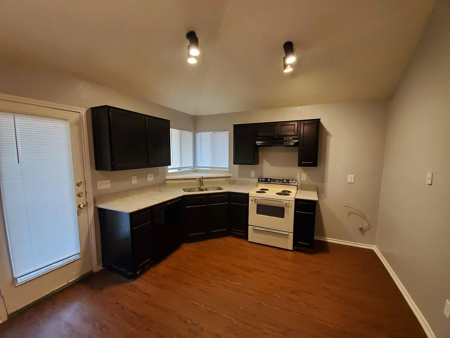 Great 2 bedroom duplex! — Photo 4