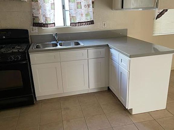 3rd image of 1415 W Stoneridge Ct #F