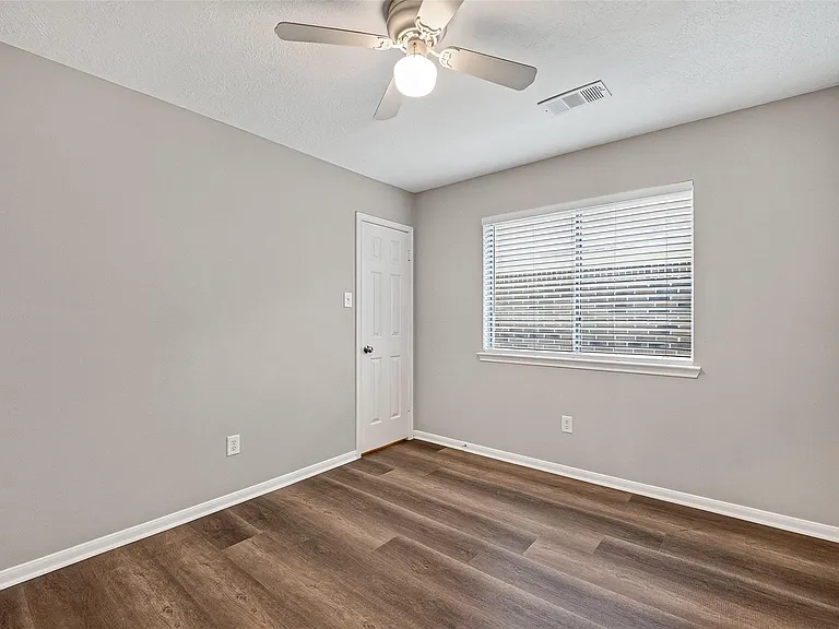 2902 Burgess Hill Ct — Photo 33