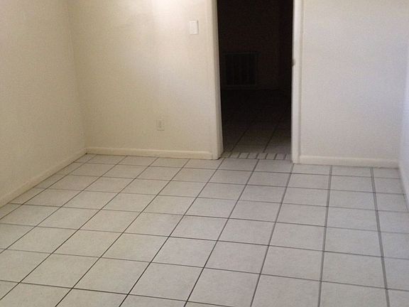 5th image of 623 Pilaklakaha Ave