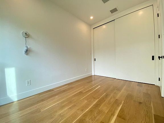 3rd image of 189 Hart St #2C
