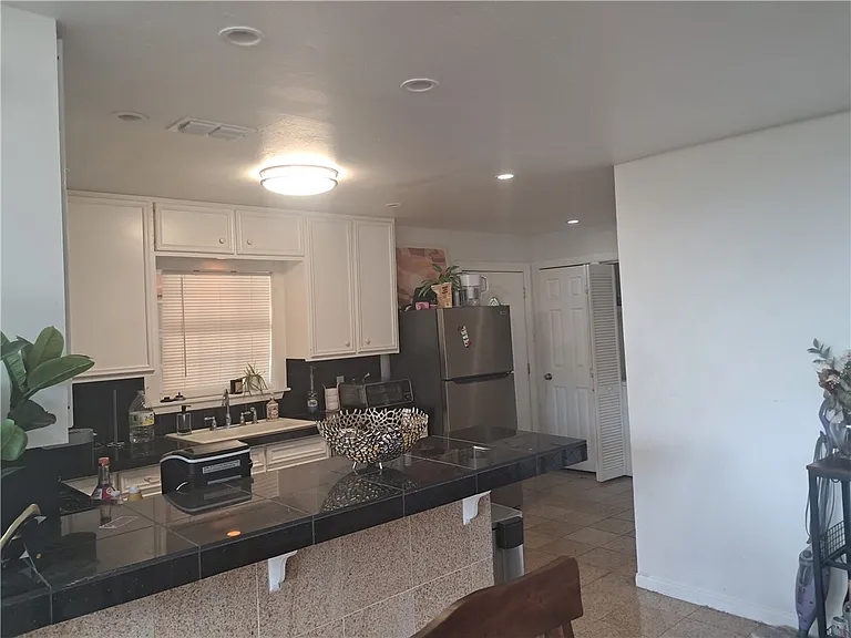 500 Nagle St — Photo 5