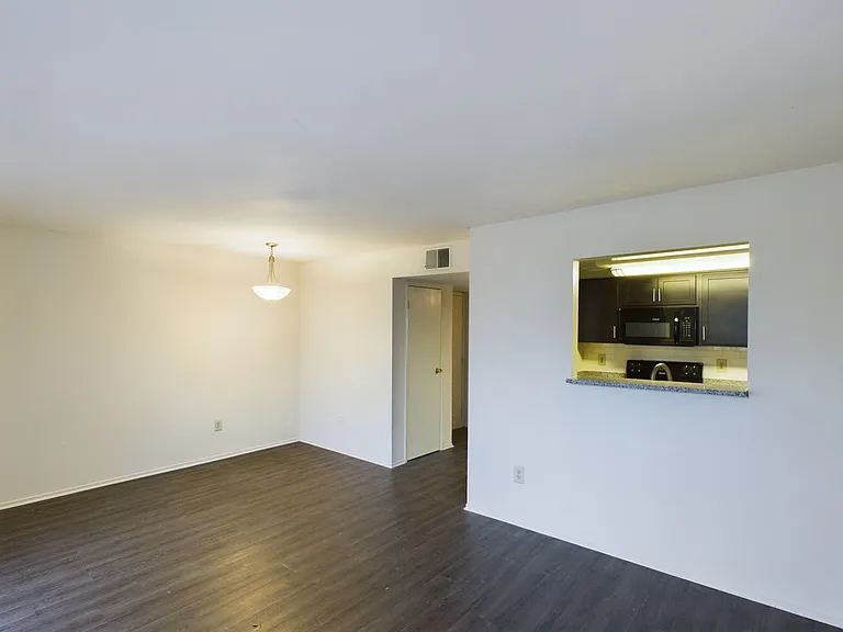 Stoney Brooke Apartments — Photo 36
