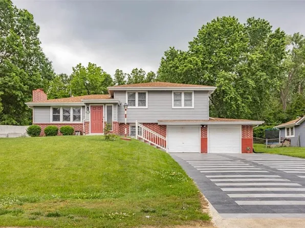 7915 Armstrong Ave, Kansas City, KS 66112