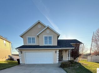 1203 Wildflower Rd, Warrensburg, MO 64093