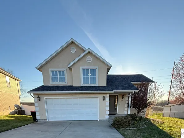 1203 Wildflower Rd, Warrensburg, MO 64093