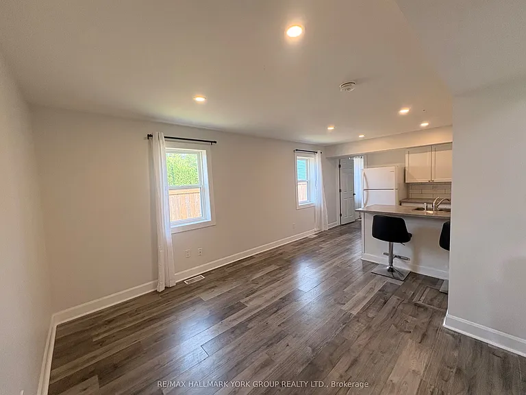 72 Churchill St — Photo 6