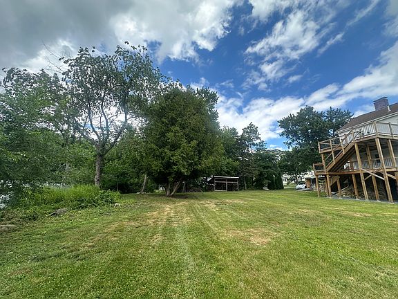 Professionally maintained fenced yard