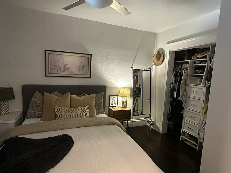 primary bedroom - queen size bed.