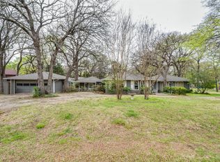 302 Comanche Dr, Lake Kiowa, TX 76240