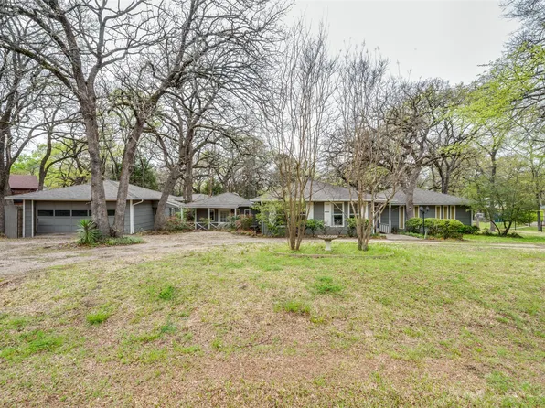 302 Comanche Dr, Lake Kiowa, TX 76240
