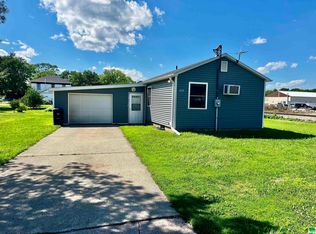 209 N Douglas St, Elk Point, SD 57025