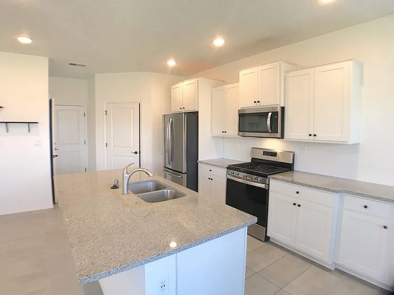 313 Wyatt Ave SW — Photo 8
