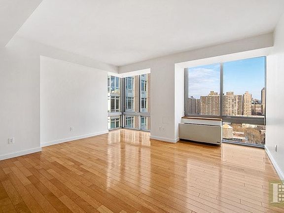3rd image of 225-227 W 60th St #19C