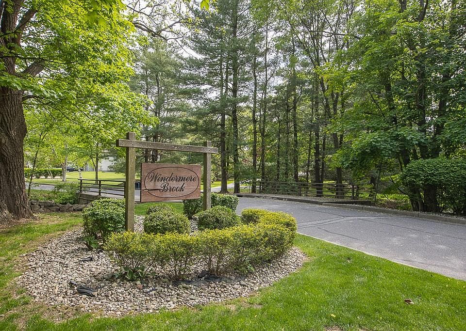 1st image of 7 Windermere Brook Lane
