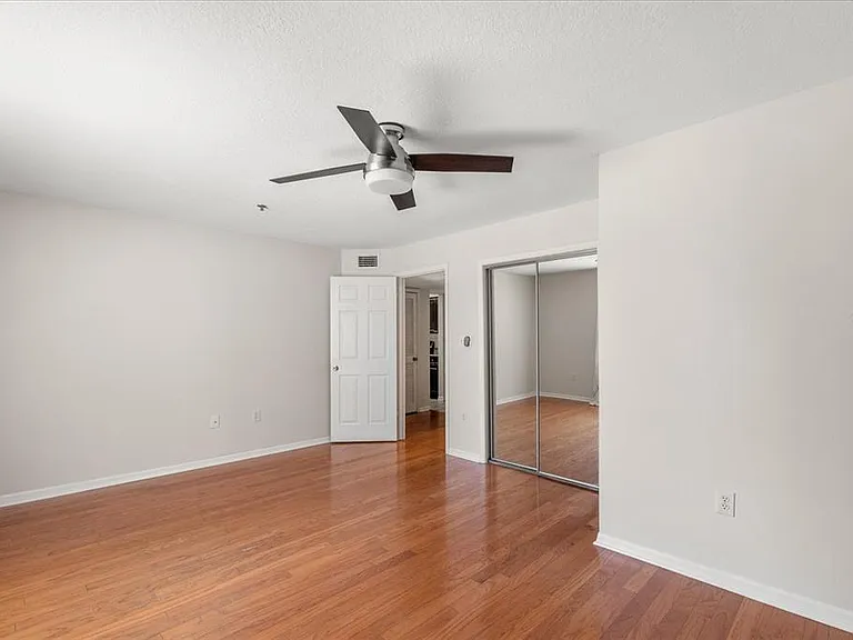 1000 W Horatio St #215 — Photo 22