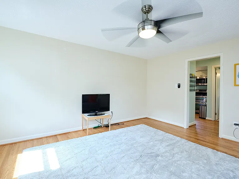 1318 Perry St NE — Photo 16