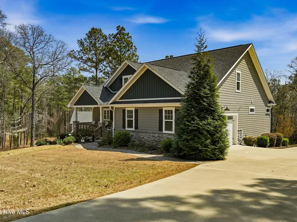 121 Longleaf Drive, West End, NC 27376