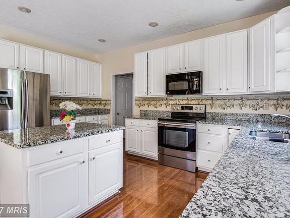 3rd image of 115 Settlers Cir