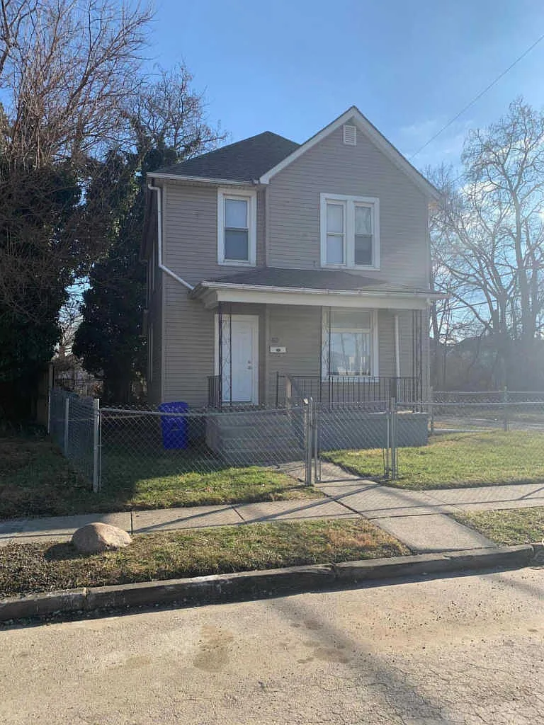 326 Graham St photo 1