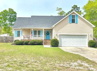 208 Marine Dr, Sneads Ferry, NC 28460