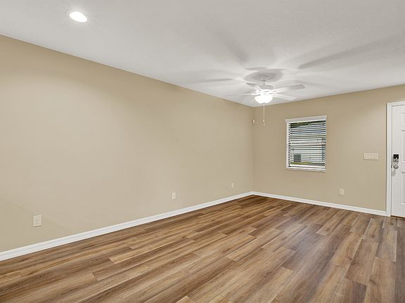 5th image of 101 Lake Hunter Dr #24