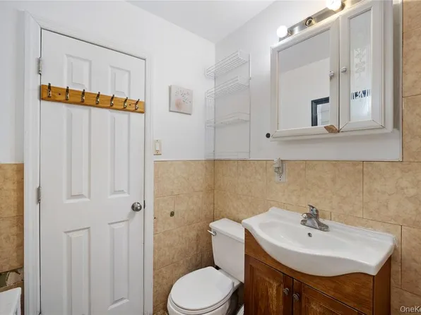 227-18 Hillside Avenue image 18 of 19