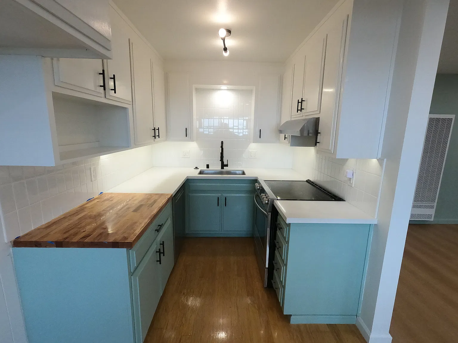 1 bed, 894 sqft, $2,700 — Photo 1