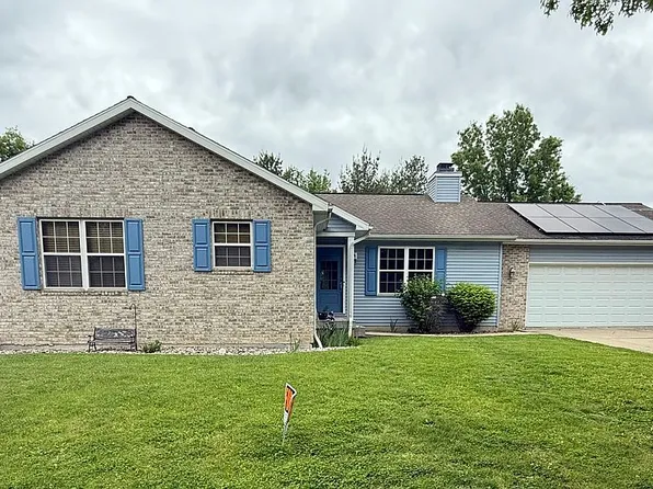 1015 Tanglewood Dr, Charleston, IL 61920