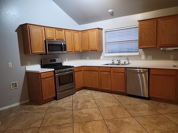 4th image of 3106 Creekwood Dr