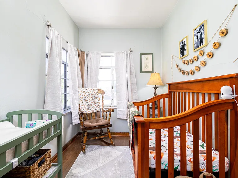 Small bedroom / study / nursery
