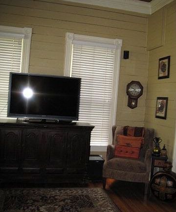 5th image of 663 W Mill St