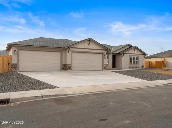 2555 Emerson Cir, Fernley, NV 89408