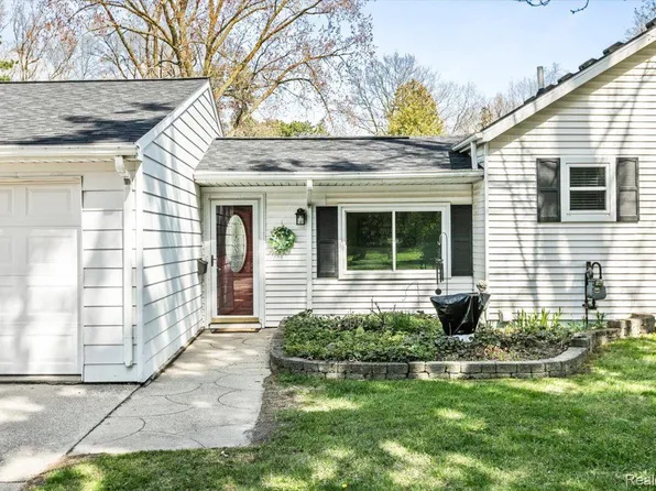 2930 W Water St, Port Huron, MI 48060