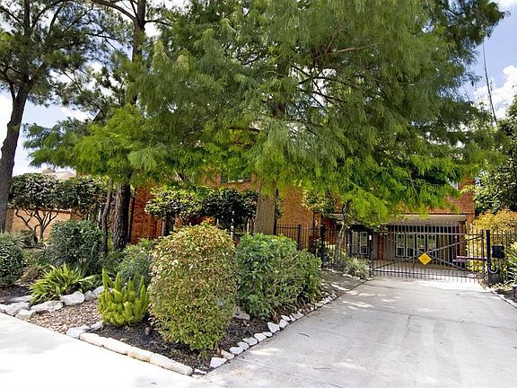 3rd image of 2118 Country Club Dr