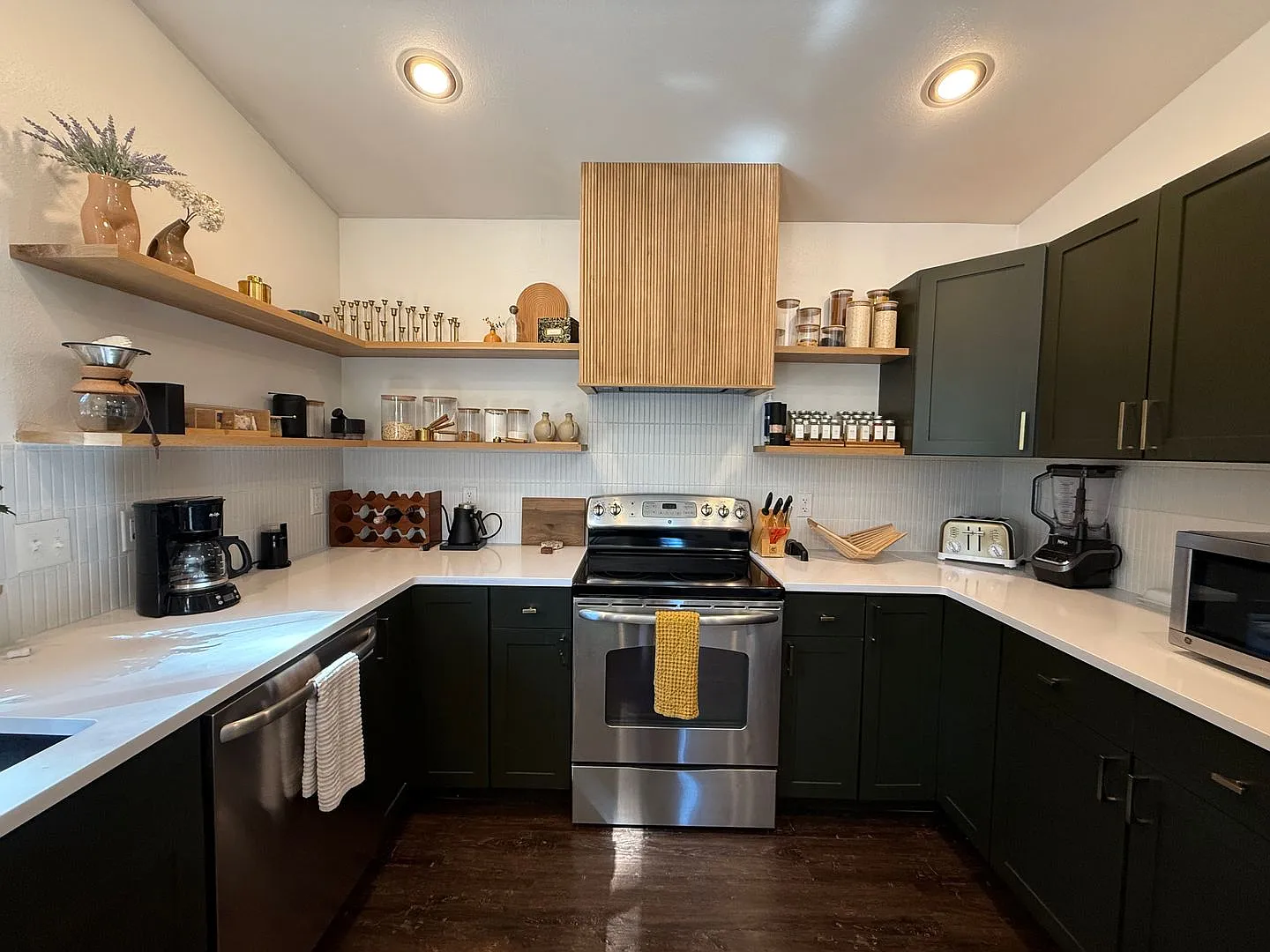 Beautifully Remodeled 2 Bed/1.5 Bath on .44 Acres - Sunriver, OR — Photo 2