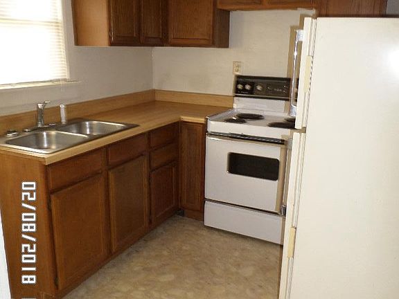4th image of 110 1/2 E 6th Ave