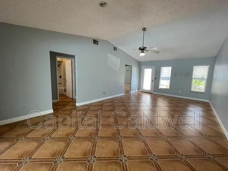 12813 Starling Dr — Photo 9