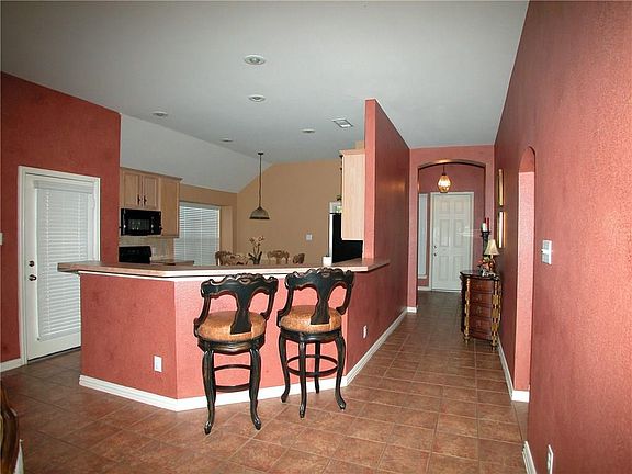 5th image of 2404 Foxwood Ln