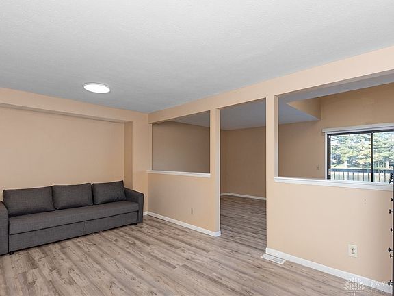 3rd image of 4960 Columbia Cir