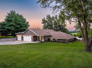5400 W Gale Rd, Smithville, MO 64089