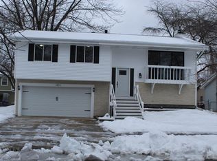 1826 Ashwood Ln, Aurora, IL 60506