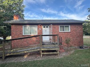 613 Market St, Hillsboro, IL 62049
