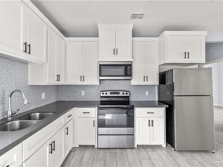 713 S Maryland St #4 — Photo 6