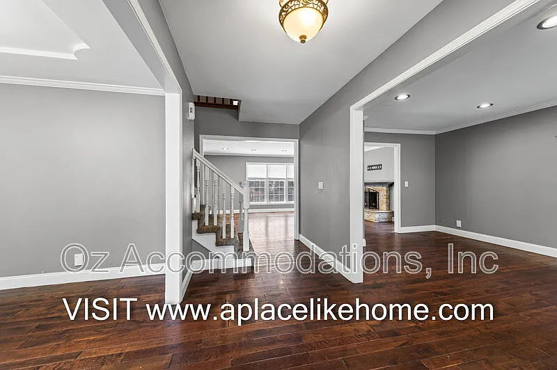 4 bed, 2.5 bath, 2490 sqft, $2,695 — Photo 4