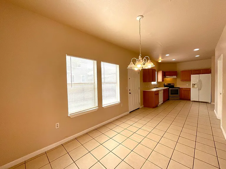 6911 Hallie Rdg — Photo 9